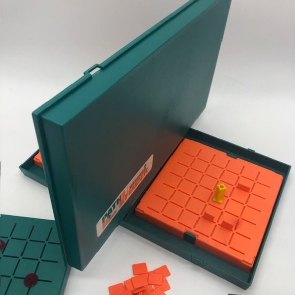 Vintage 1977 Milton Bradley Pathfinder Two Player Tracking Game #4714 - Picture 6 of 15